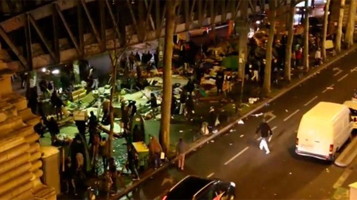Βίντεο: Άγριες μάχες μεταξύ μεταναστών και διαδηλωτών στο Παρίσι